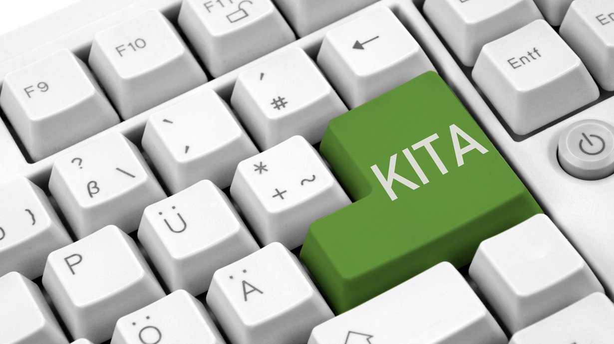 Tastatur mit einer grünen Taste auf der das Wort "Kita" steht.