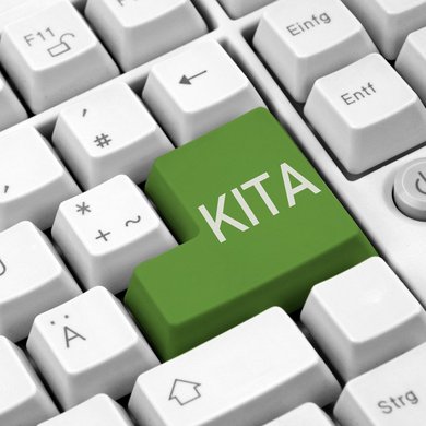 Tastatur mit einer grünen Taste auf der das Wort "Kita" steht.